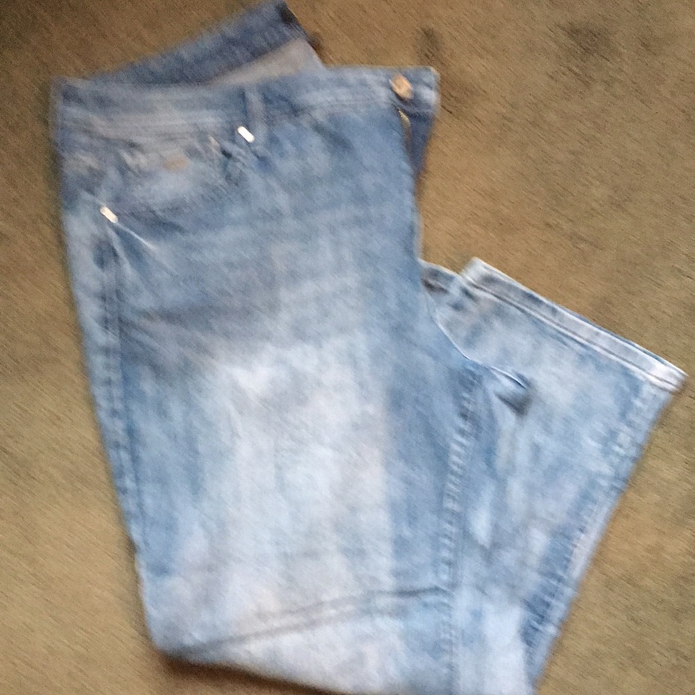 Super cute and figure flattering jean capris